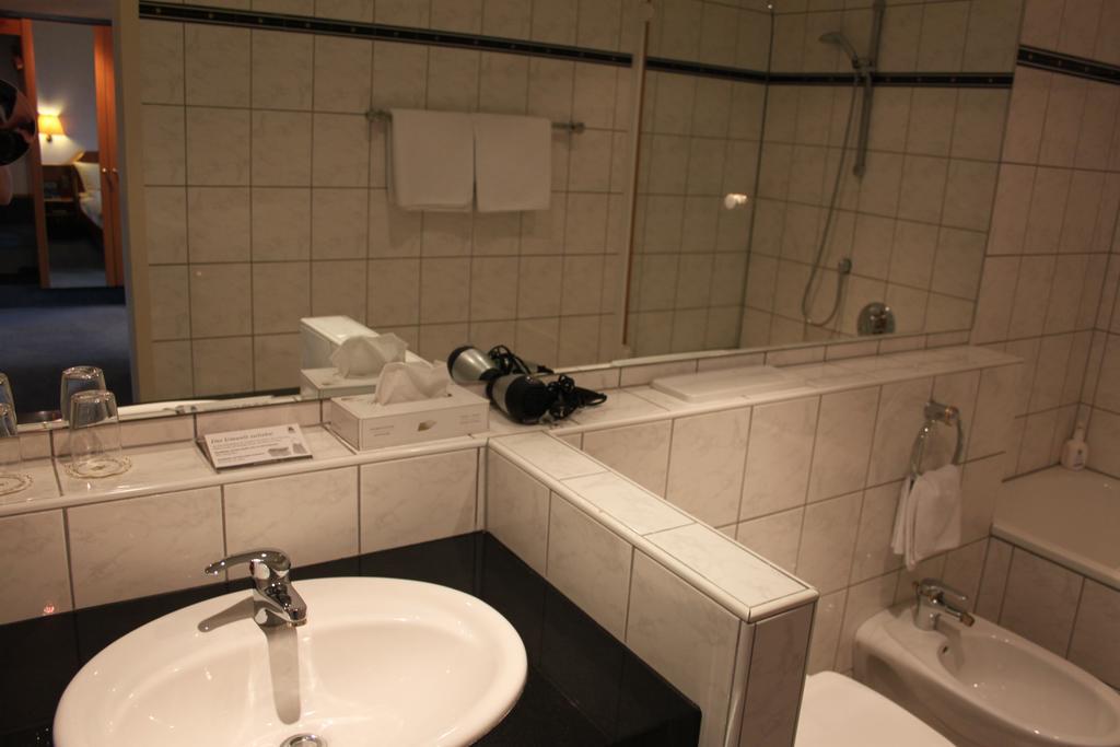 Hotel-Gasthof Die Post Brennerei Frankenhoehe Schillingsfuerst Room photo