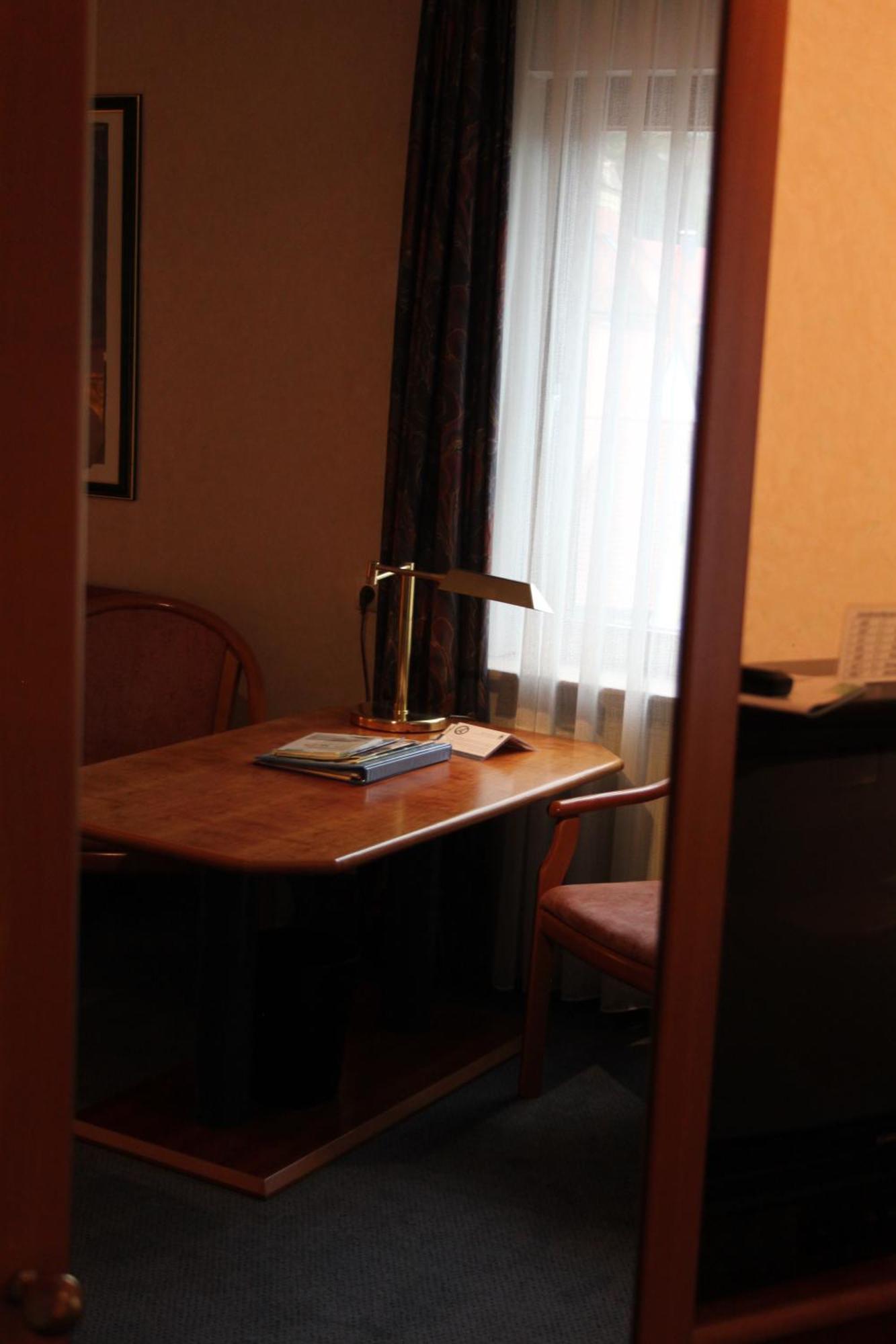 Hotel-Gasthof Die Post Brennerei Frankenhoehe Schillingsfuerst Room photo